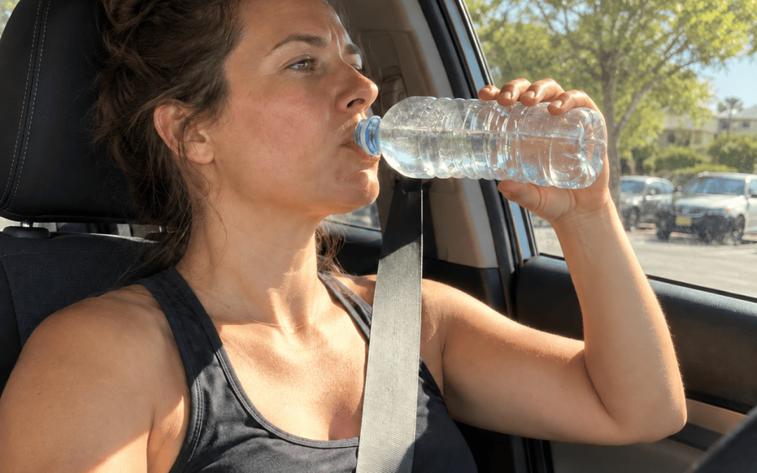 Wasserflasche im Auto: Noch daraus trinken oder lieber wegschütten?